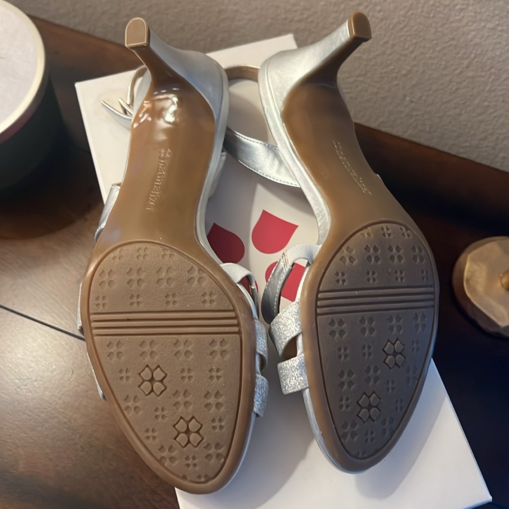 Naturalizer Silver Taimi Strappy Dress Shoes - Picture 9 of 9